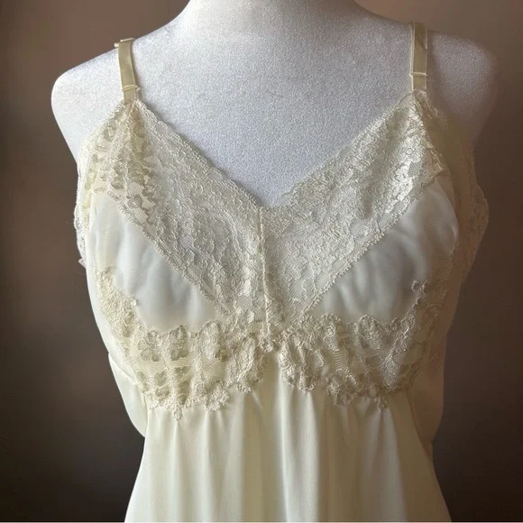 Vintage Vassarette Div Of Musingwear Inc Cream Slip Dress - Picture 2 of 12